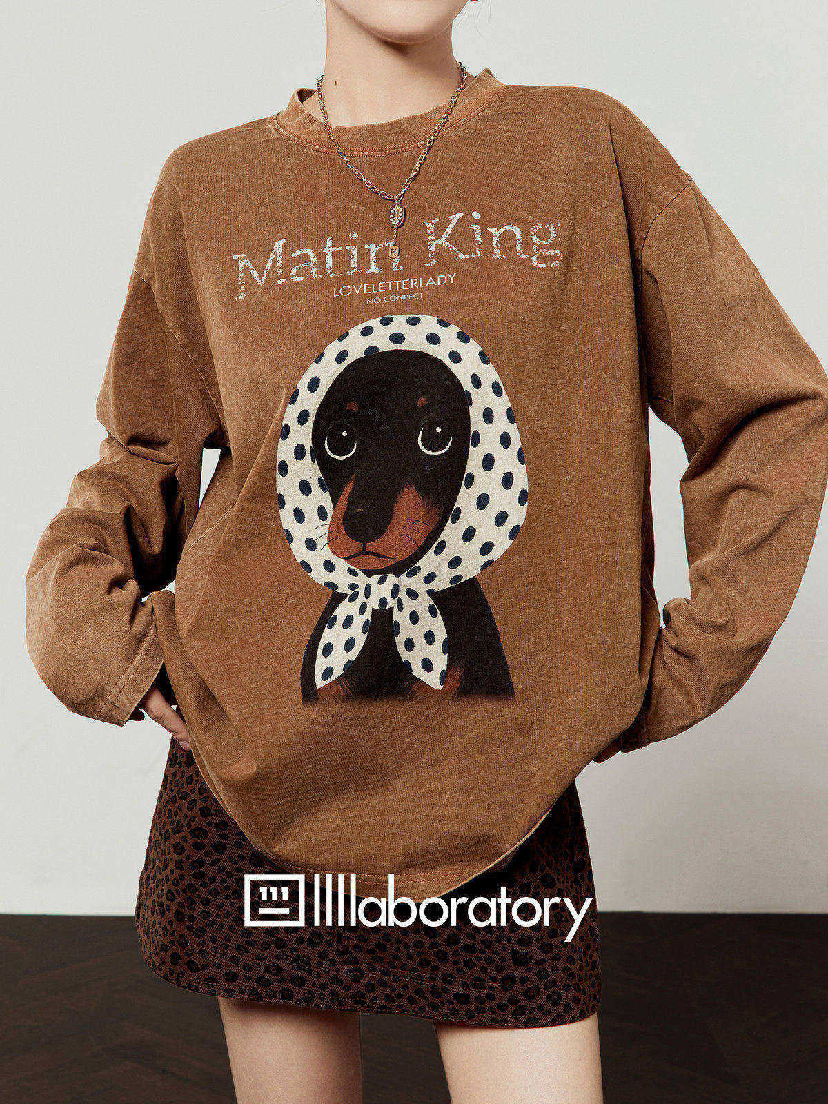 Floral Scarf Pet Distressed Tee — product image 2: 主图_01